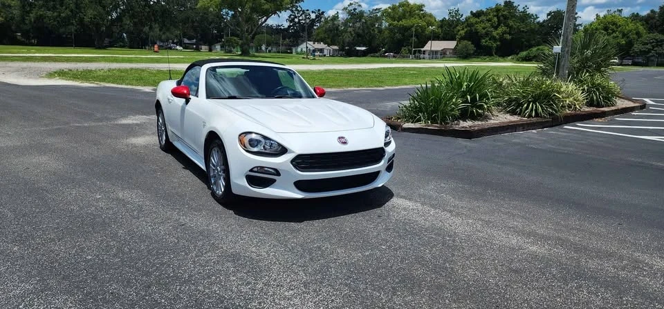 2017 Fiat 124 Spider - Image 2 of 11
