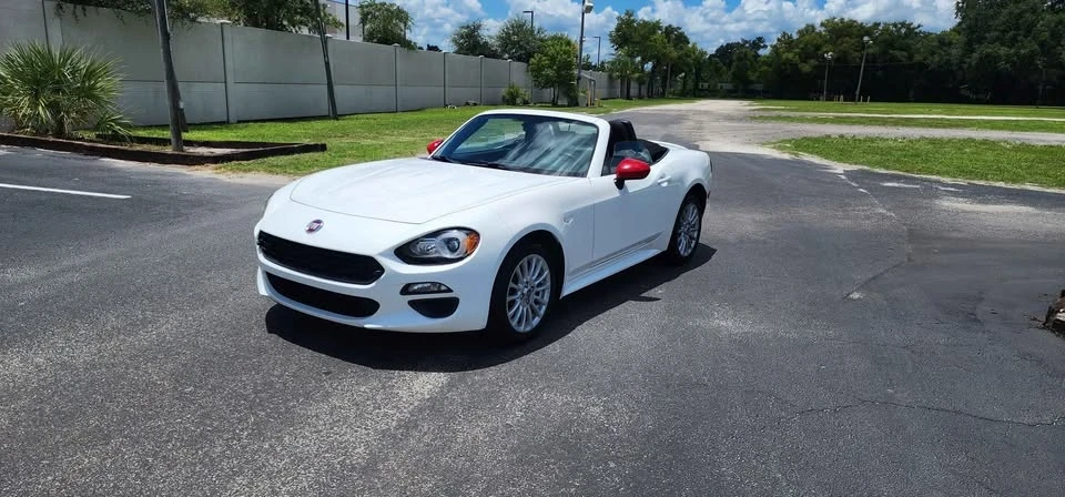 2017 Fiat 124 Spider - Image 5 of 11