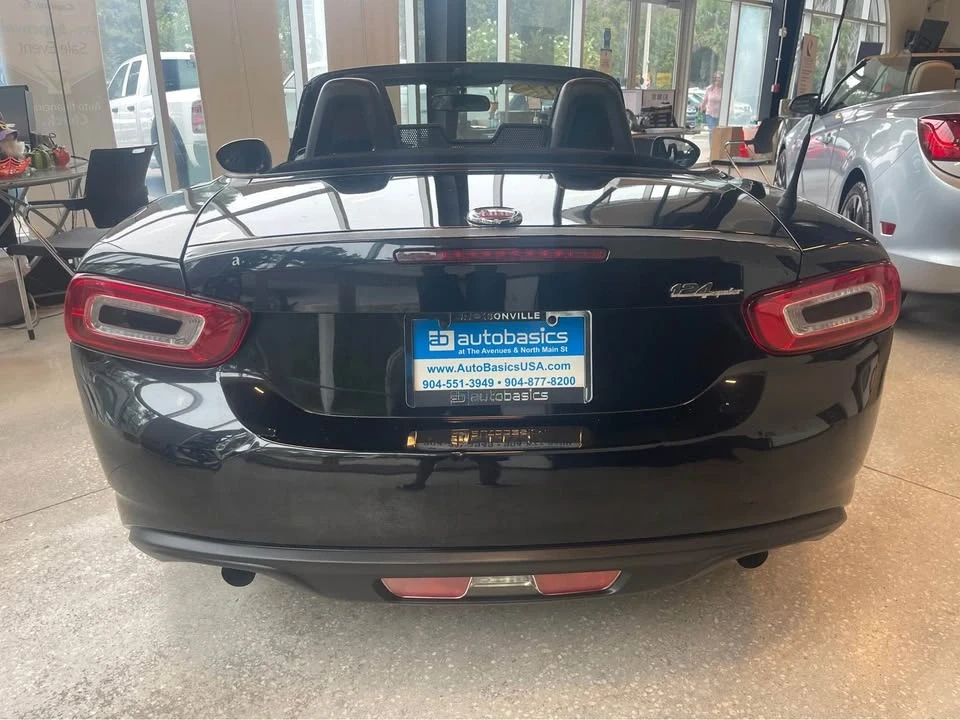 2017 Fiat 124 Spider - Image 2 of 5
