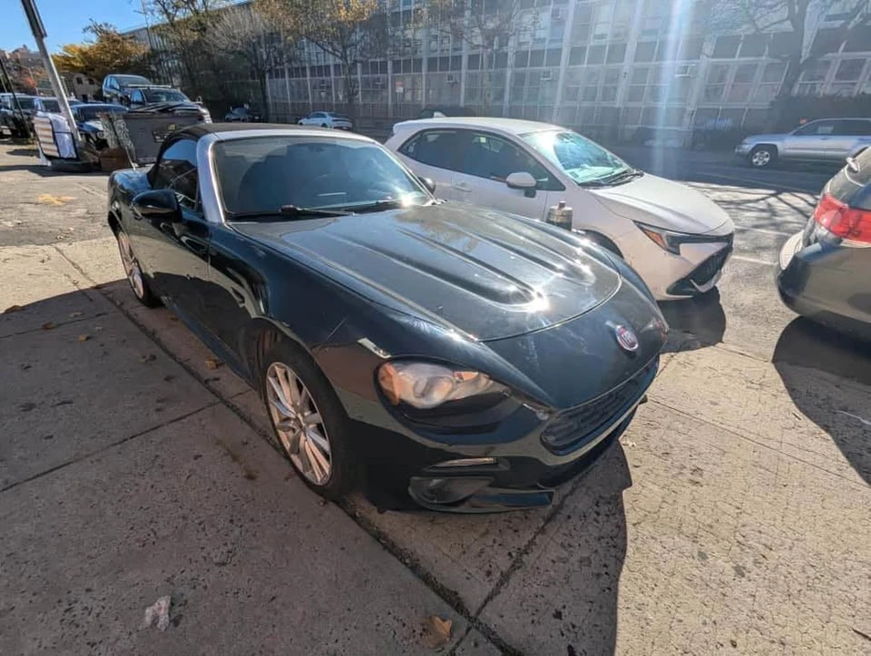2017 Fiat 124 Spider - Image 2 of 6