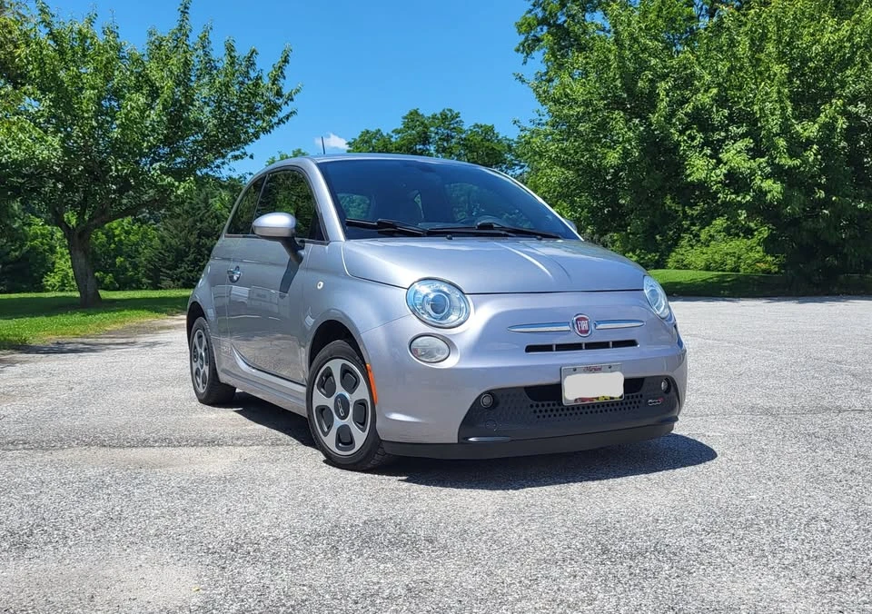 2017 Fiat 500e - Image 2 of 19