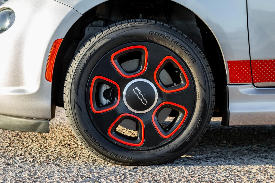 2017 Fiat 500 - Image 28 of 31