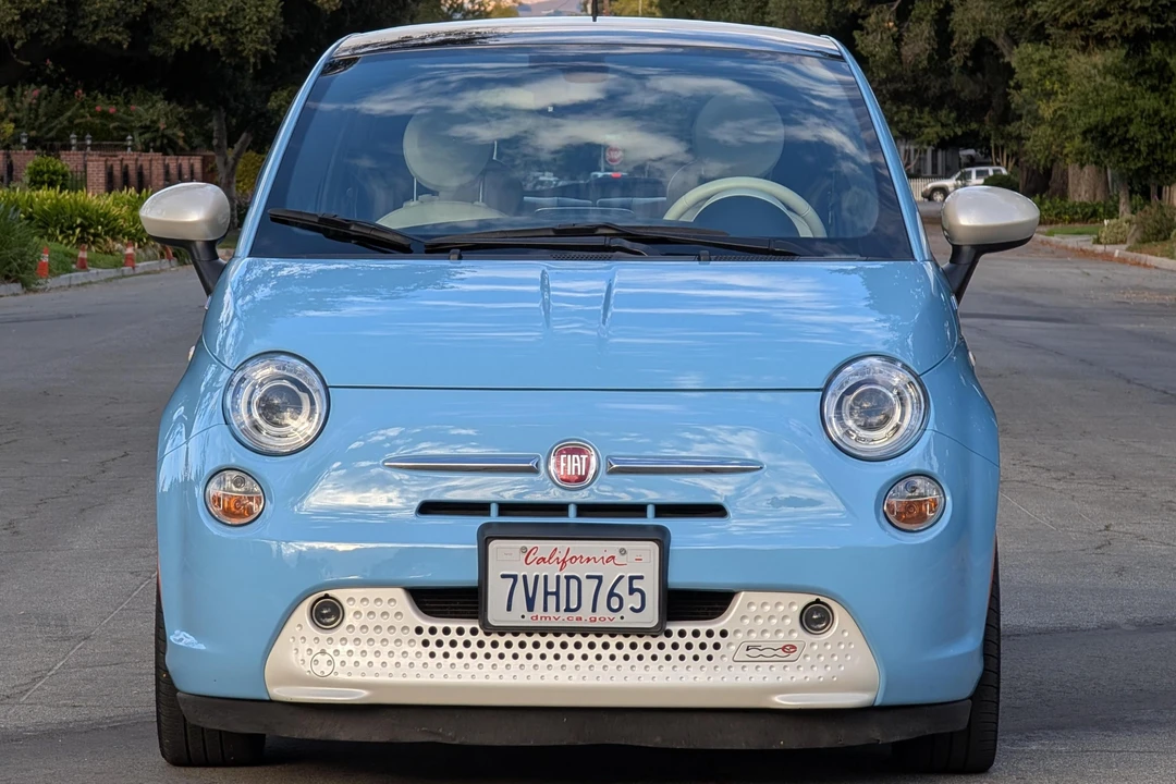 2017 Fiat 500e - Image 2 of 31