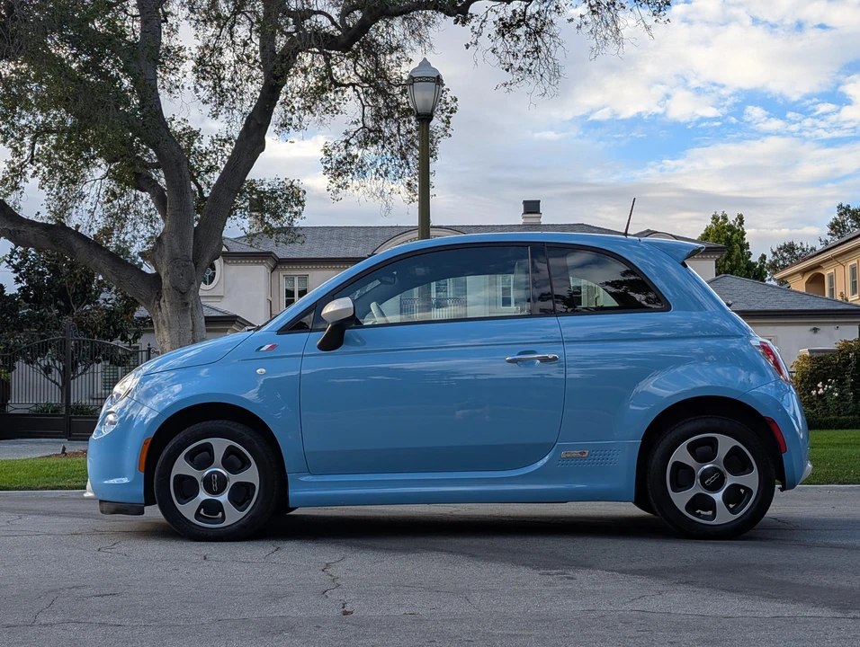 2017 Fiat 500e - Image 24 of 31