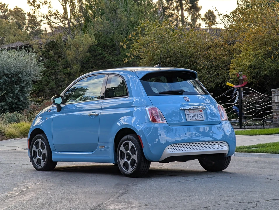 2017 Fiat 500e - Image 28 of 31