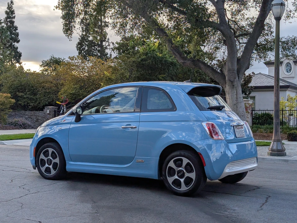 2017 Fiat 500e - Image 25 of 31