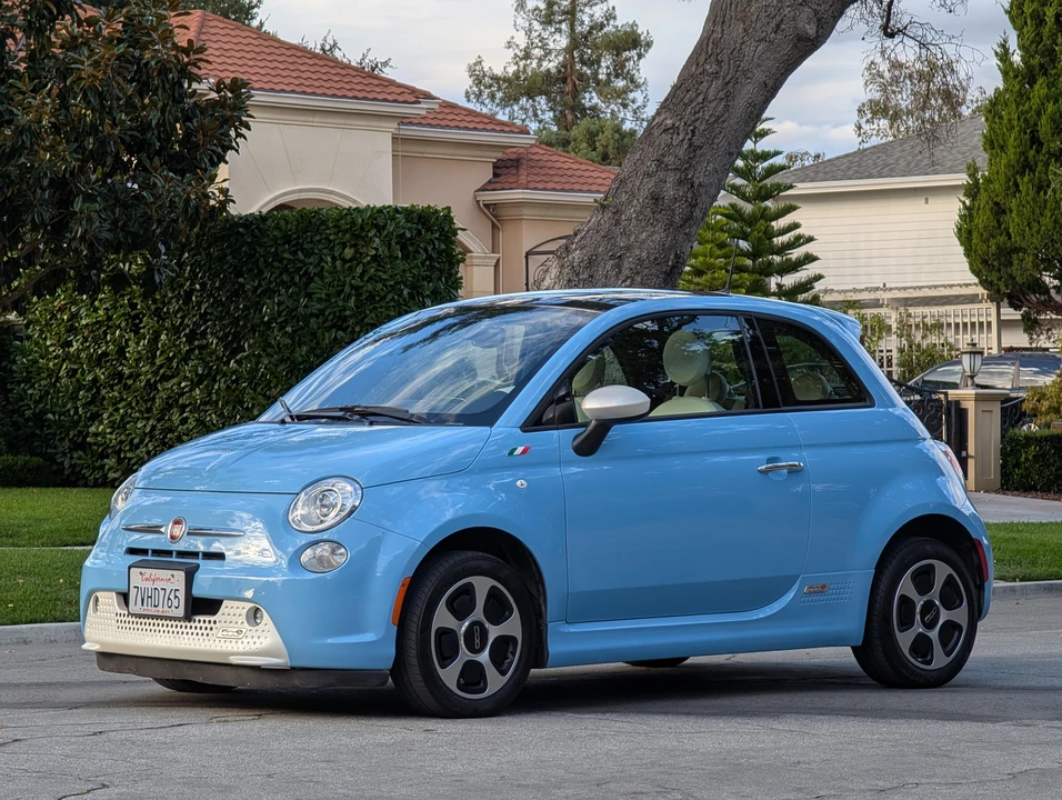 2017 Fiat 500e - Image 16 of 31