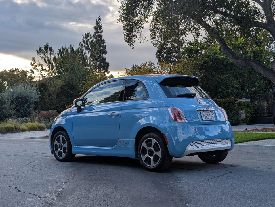 2017 Fiat 500e - Image 27 of 31