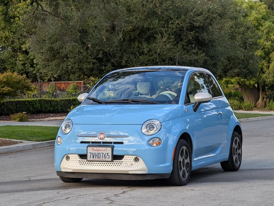 2017 Fiat 500e - Image 11 of 31