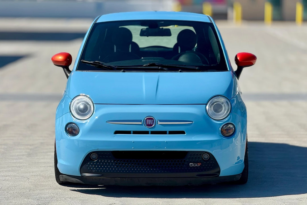 2017 Fiat 500e - Image 2 of 31