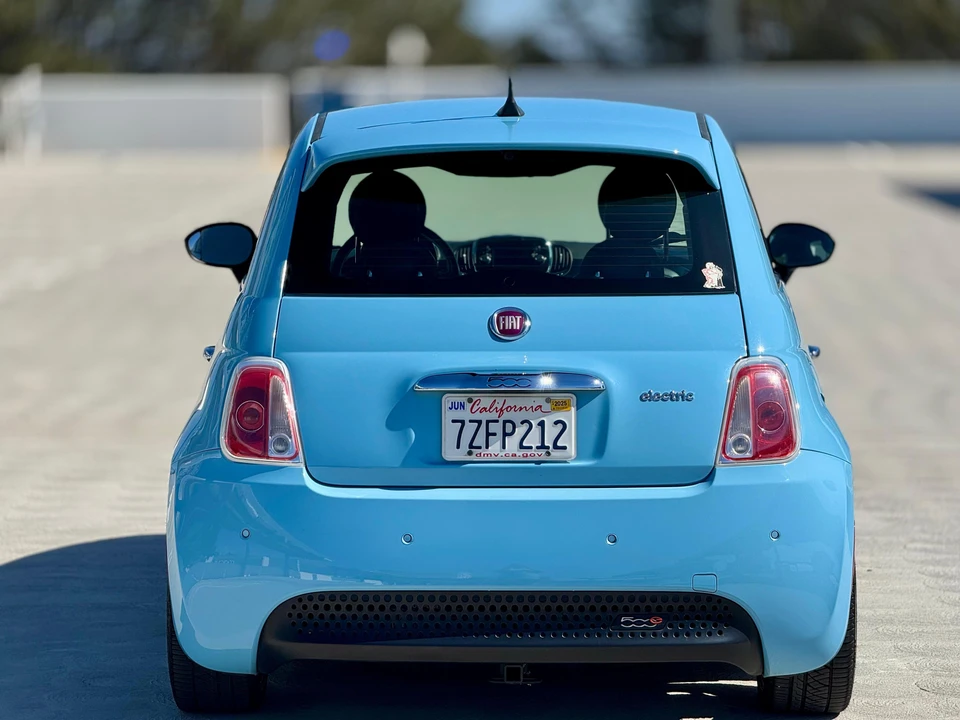 2017 Fiat 500e - Image 17 of 31