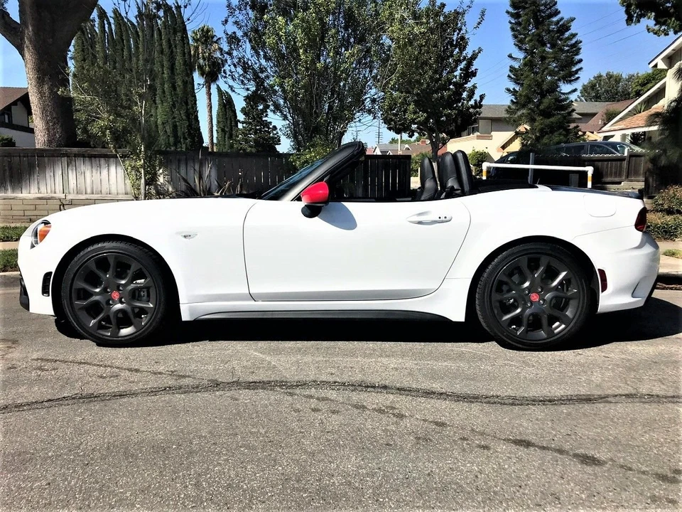 2017 Fiat 124 Spider - Image 11 of 18