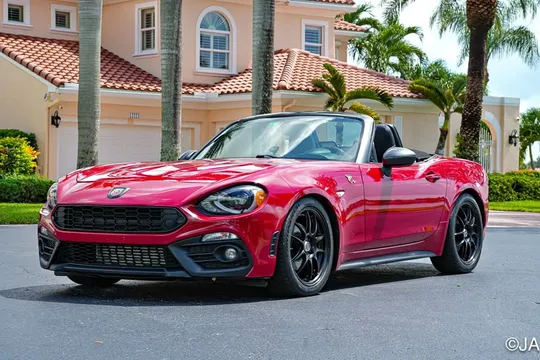 2017 Fiat 124 Spider Abarth