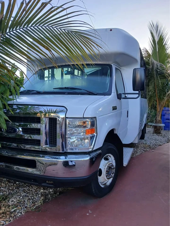 2017 Ford Econoline Van - Image 2 of 3