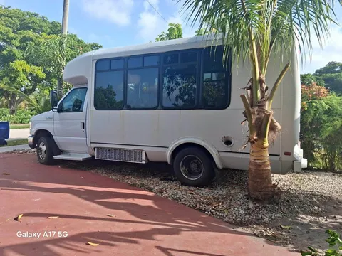2017 Ford E-350 Shuttle Bus