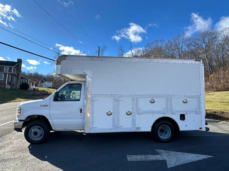 2017 Ford Econoline Van - Image 5 of 12