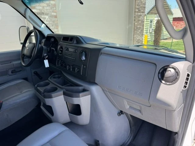 2017 Ford Econoline Van - Image 28 of 31