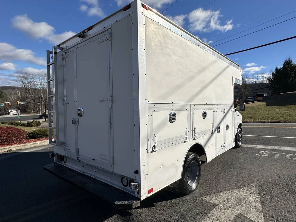 2017 Ford Econoline Van - Image 17 of 21