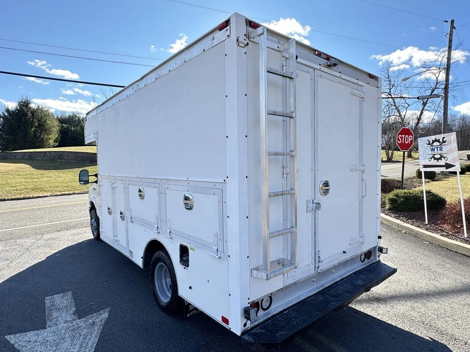 2017 Ford Econoline Van - Image 8 of 12