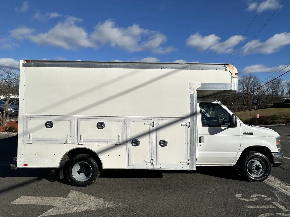 2017 Ford Econoline Van - Image 18 of 21