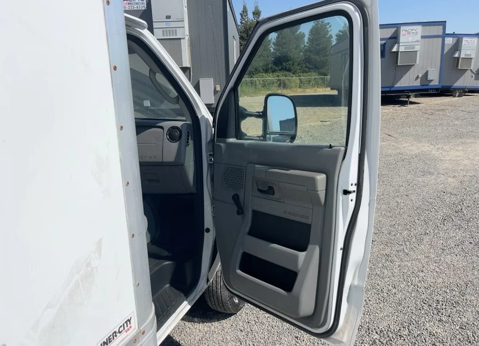 2017 Ford Econoline Van - Image 16 of 21