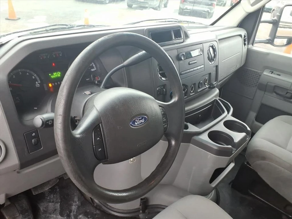 2017 Ford Econoline Van - Image 9 of 12