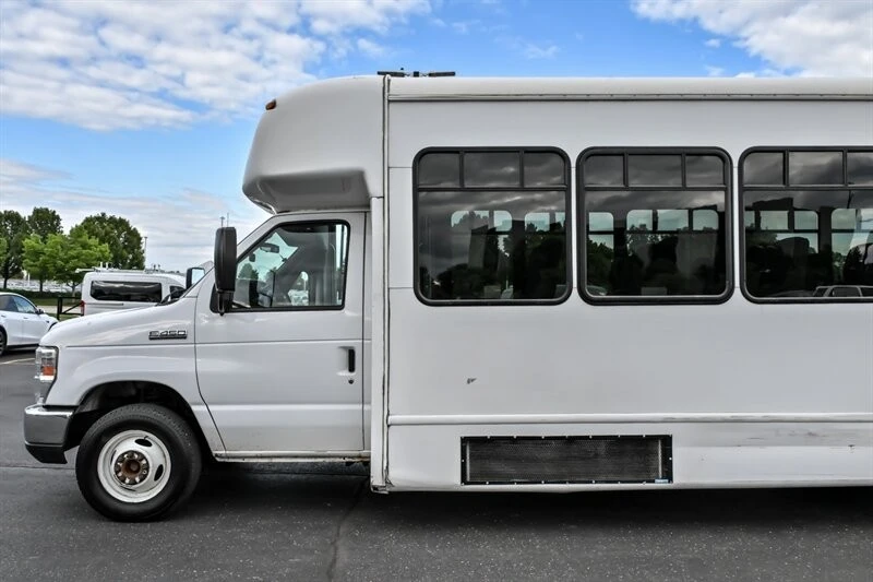 2017 Ford Econoline Van - Image 8 of 22