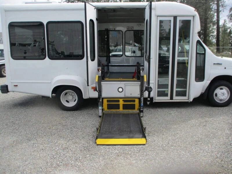 2017 Ford Econoline Van - Image 5 of 17