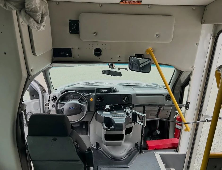 2017 Ford Econoline Van - Image 14 of 17