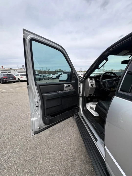 2017 Ford Expedition 3rd Gen - Image 9 of 17