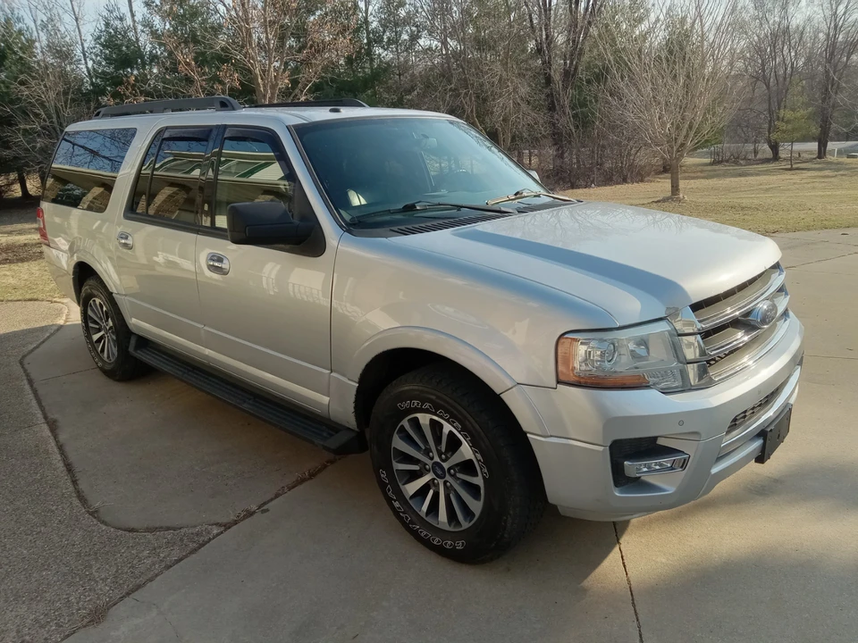 2017 Ford Expedition 3rd Gen - Image 2 of 14