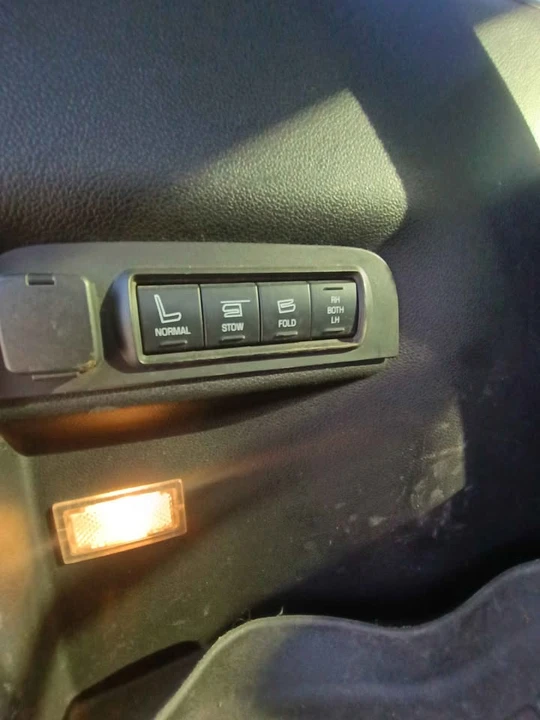 2017 Ford Explorer 5th Gen - Image 16 of 20