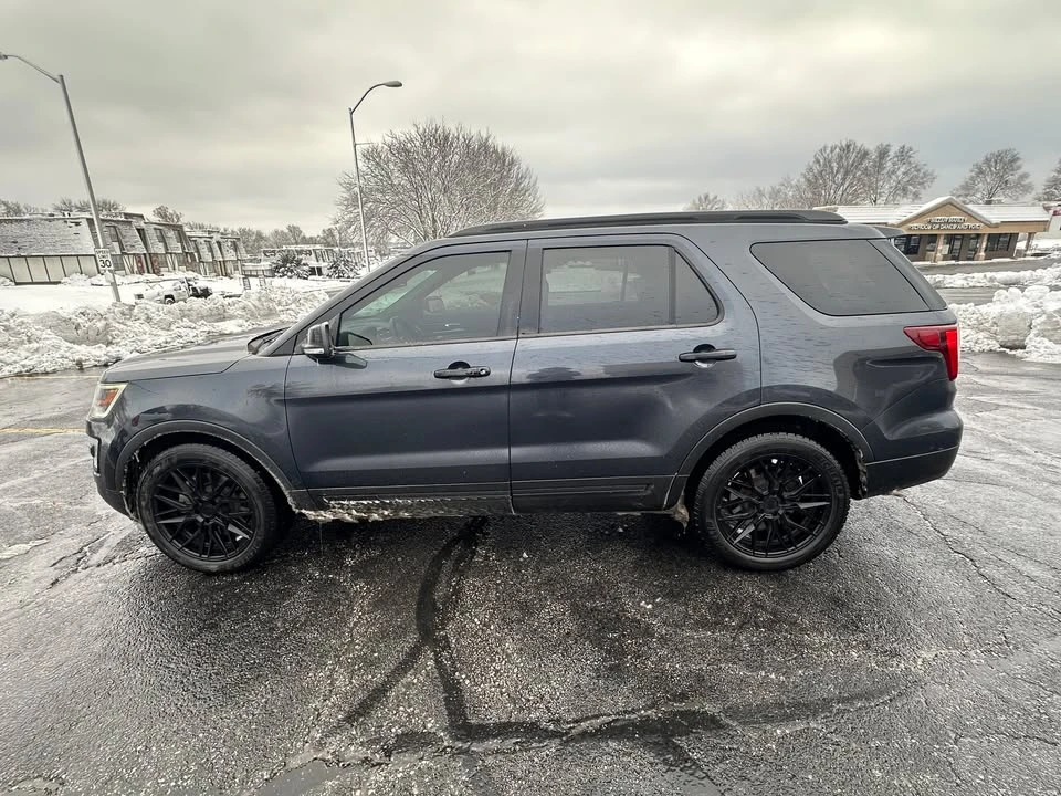 2017 Ford Explorer 5th Gen - Image 4 of 9
