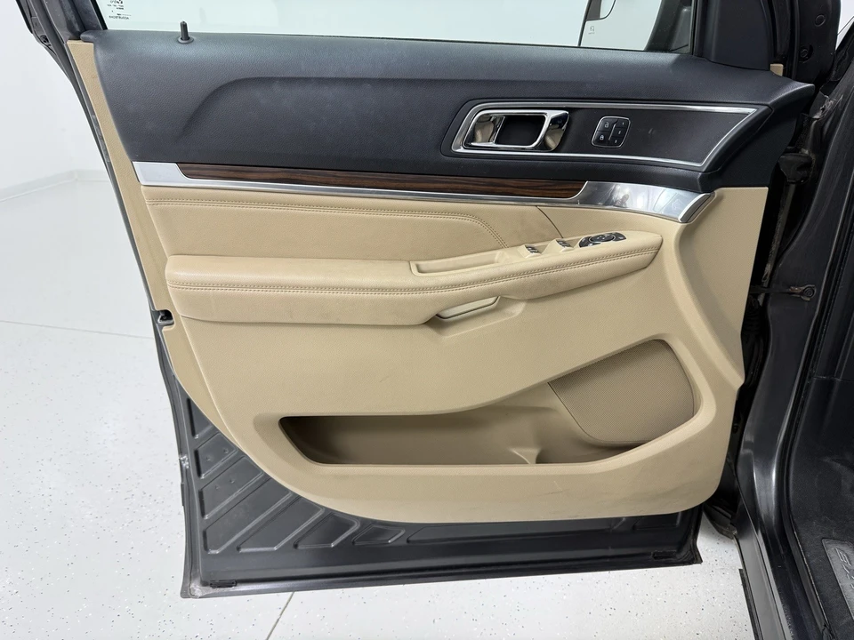 2017 Ford Explorer 5th Gen - Image 11 of 12