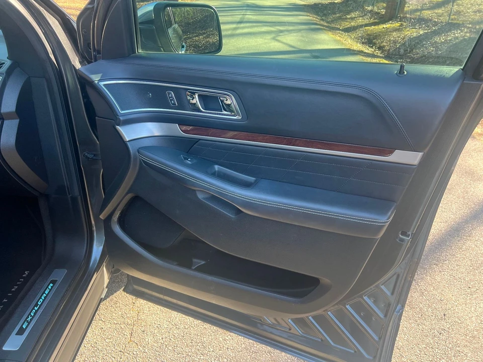 2017 Ford Explorer 5th Gen - Image 11 of 12