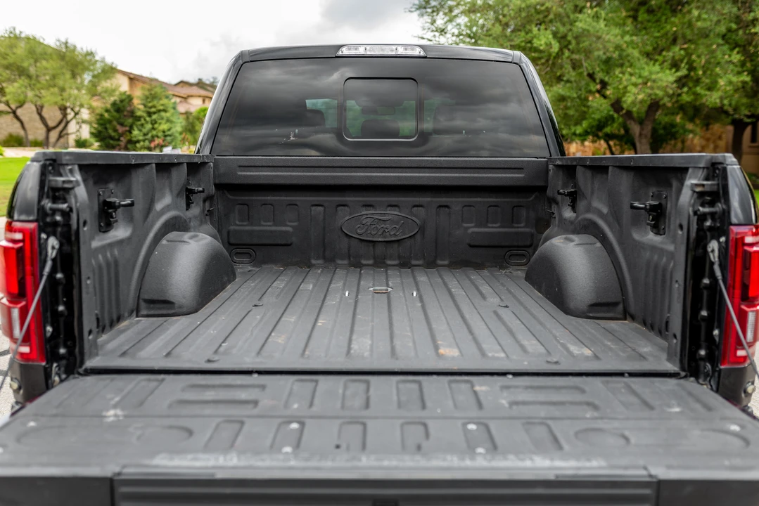 2017 Ford F-150 Raptor 13th Gen - Image 18 of 31