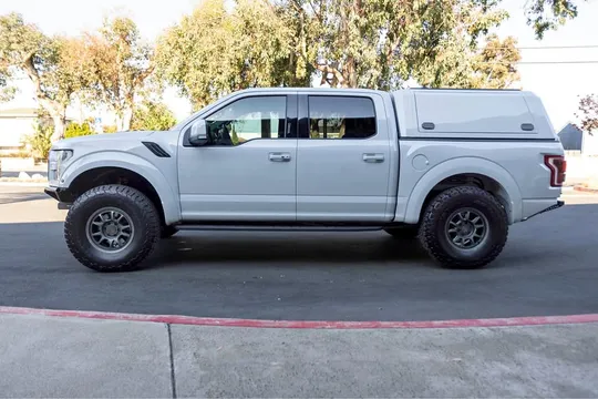 2017 Ford F-150 Raptor Pickup 4D 5 1/2 ft
