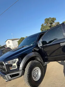 2017 Ford F-150 Raptor SuperCrew Cab Pickup 4D 5 1/2 ft