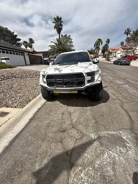2017 Ford F-150 SVT Raptor Pickup 4D 5 1/2 ft