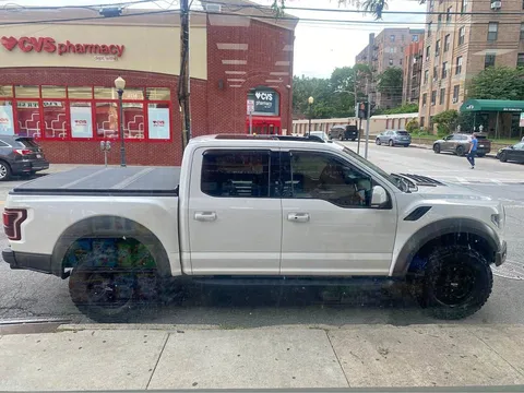 2017 Ford F-150 SVT Raptor Pickup 4D 5 1/2 ft