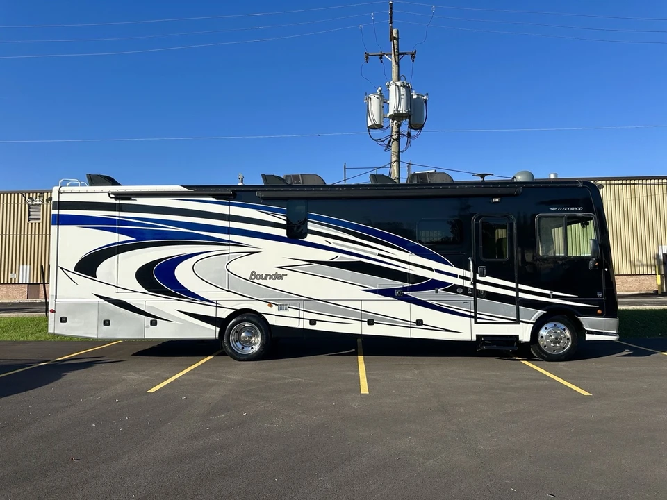2017 Ford F-Series - Image 2 of 21