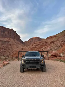 2017 Ford F150 SuperCrew Cab SVT Raptor Pickup 4D 5 1/2 ft