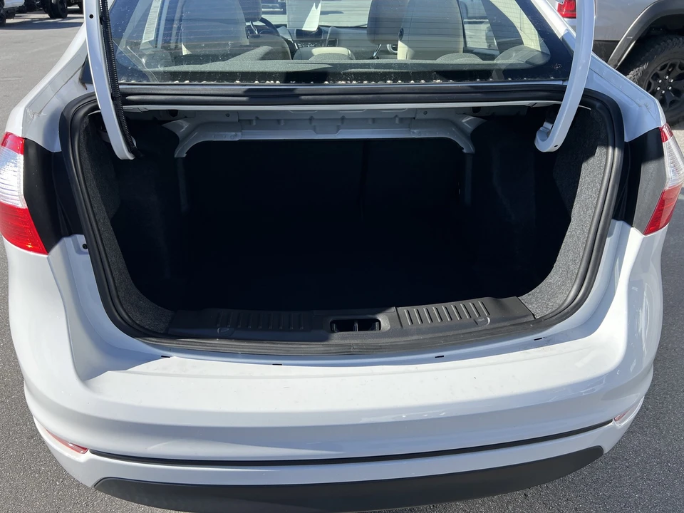 2017 Ford Fiesta - Image 9 of 21