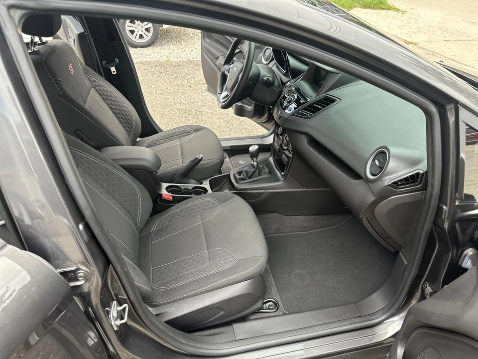 2017 Ford Fiesta - Image 25 of 31