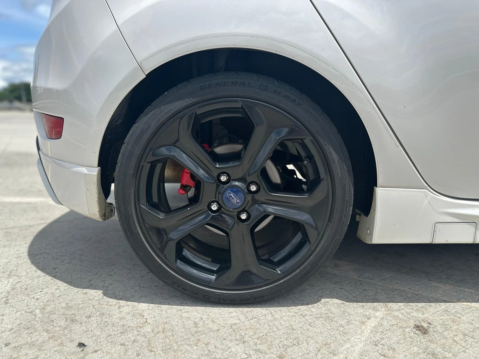 2017 Ford Fiesta - Image 13 of 31