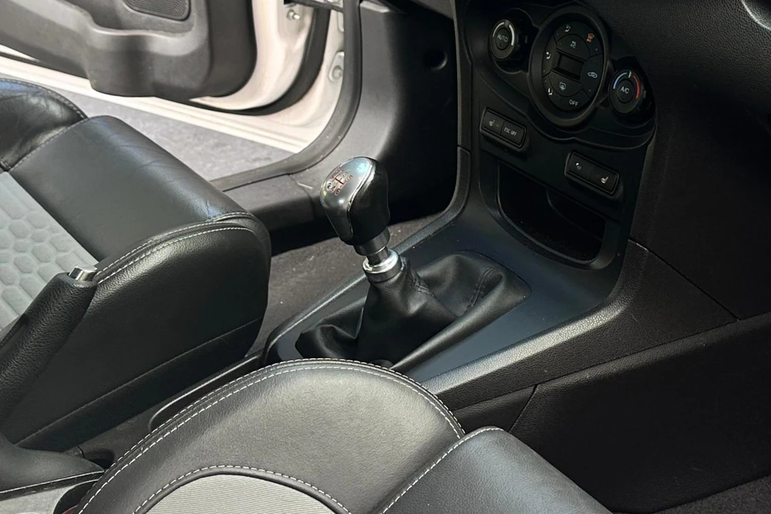 2017 Ford Fiesta - Image 21 of 31