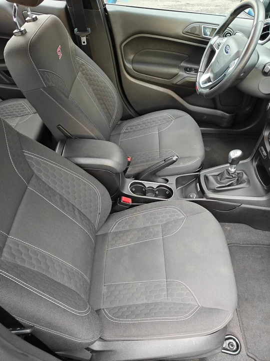 2017 Ford Fiesta - Image 27 of 31
