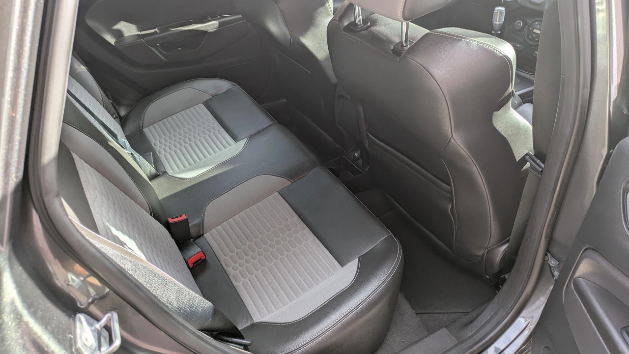2017 Ford Fiesta - Image 29 of 31