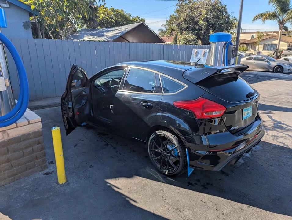 2017 Ford Focus RS 3rd Gen - Image 2 of 8