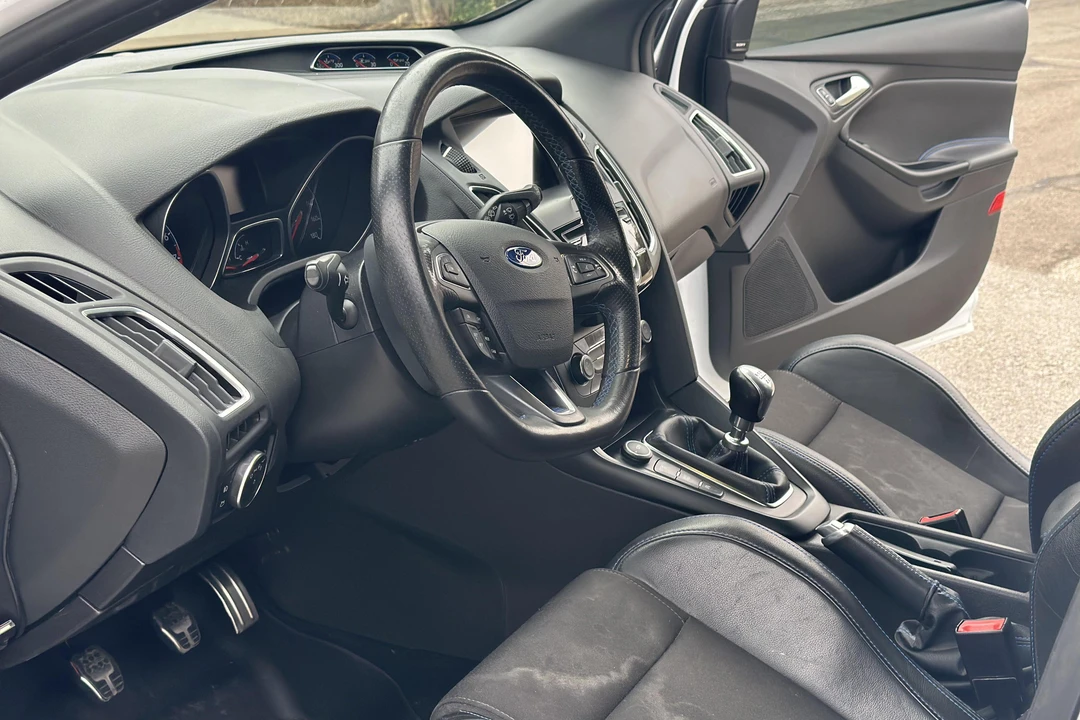 2017 Ford Focus RS 3rd Gen - Image 25 of 31